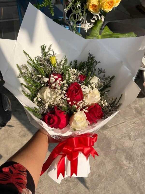 E11-แดงขาวความผูกพัน
