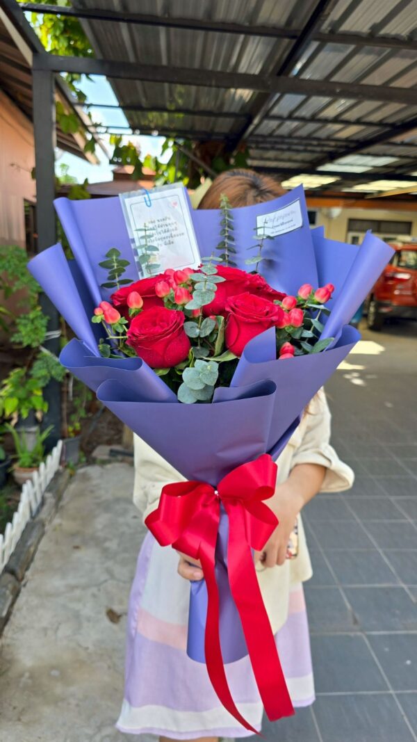 P003-กุหลาบแดง แซมมิกกี้เม้า กุหลาบนอก