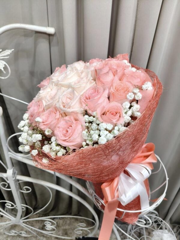 P007-กุหลาบขาวชมพู ทรงกลม 20-25 ดอก