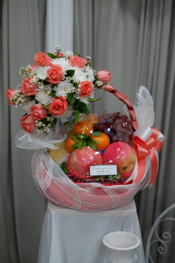 P025-กระเช้าผลไม้ ดอกไม้